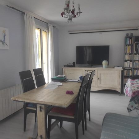 Chambre Spatieuse Avec Grand Lit. アスペ エクステリア 写真