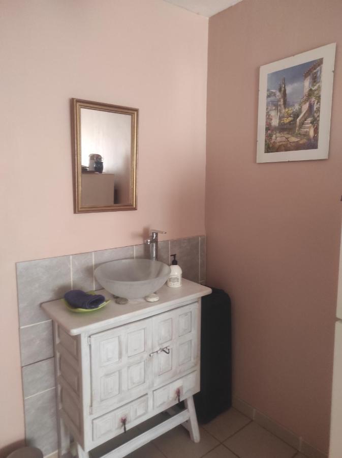 Chambre Spatieuse Avec Grand Lit. アスペ エクステリア 写真