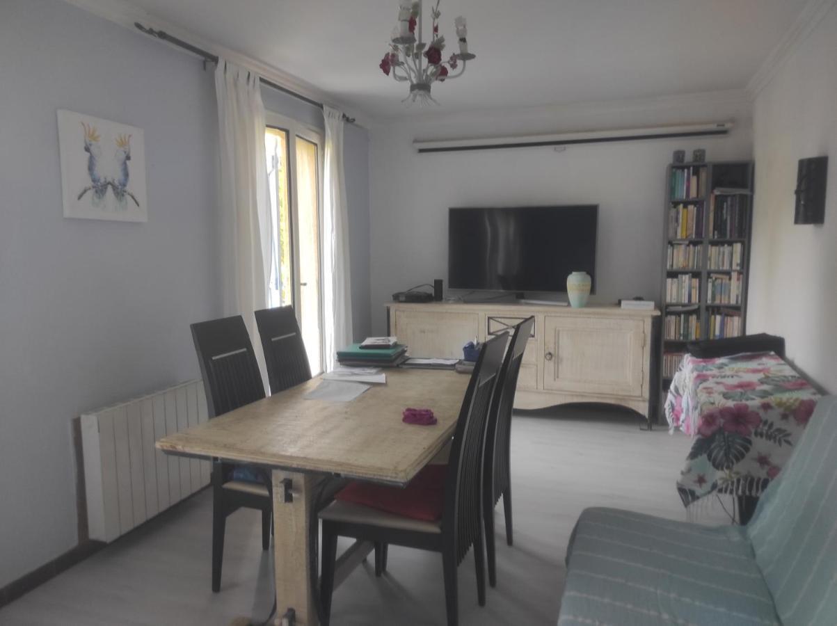 Chambre Spatieuse Avec Grand Lit. アスペ エクステリア 写真