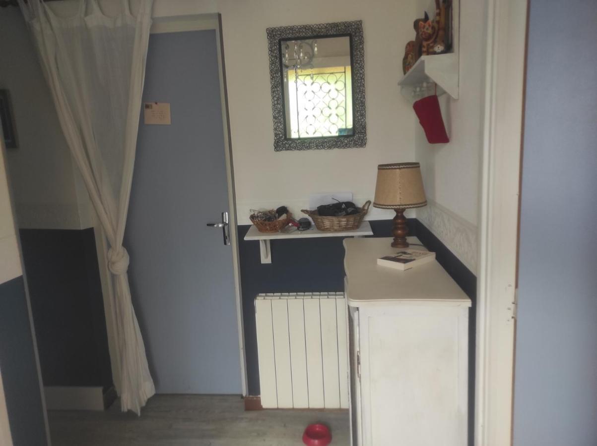 Chambre Spatieuse Avec Grand Lit. アスペ エクステリア 写真